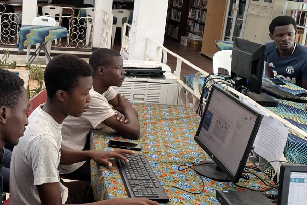 tinywow_library computer_87011342